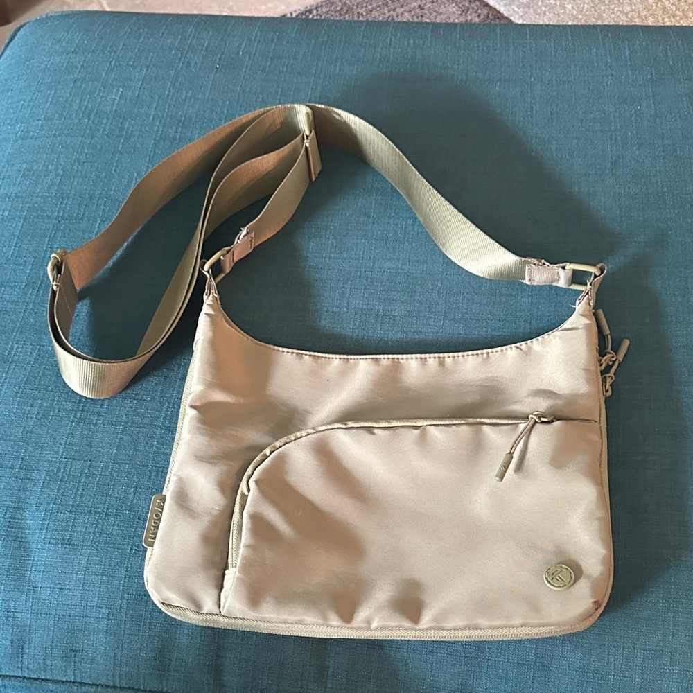 Kyodan Mint Green Crossbody Bag